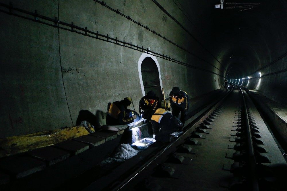 太谷铁路运营隧道病害现状